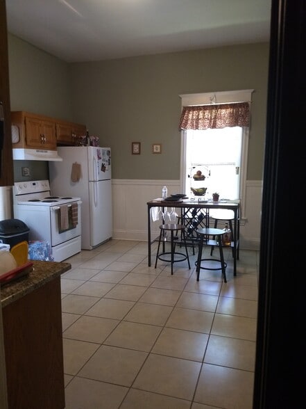 Building Photo - 309 W Council St