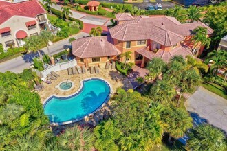 Building Photo - 800 Uno Lago Dr