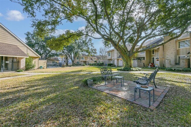 Building Photo - 2383 Crescent Park Dr