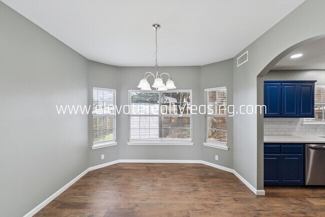 Building Photo - 1504 N Willow Ave