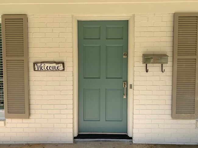 Building Photo - 414 Charles Ct