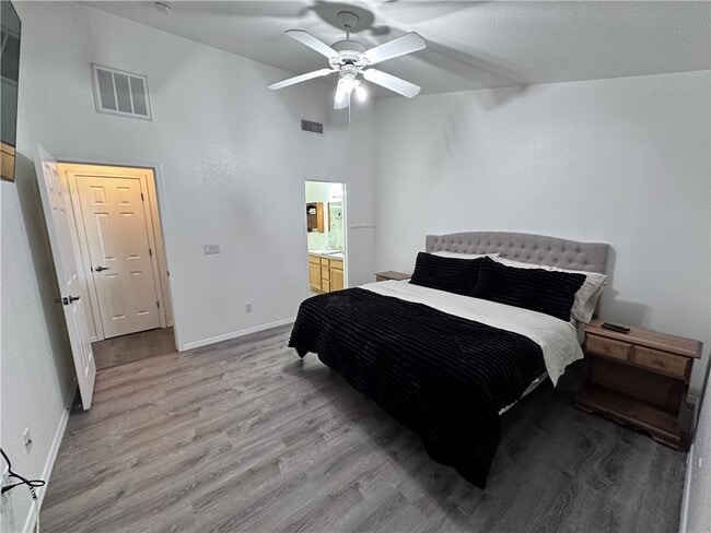 Building Photo - 5087 Emerald River Dr