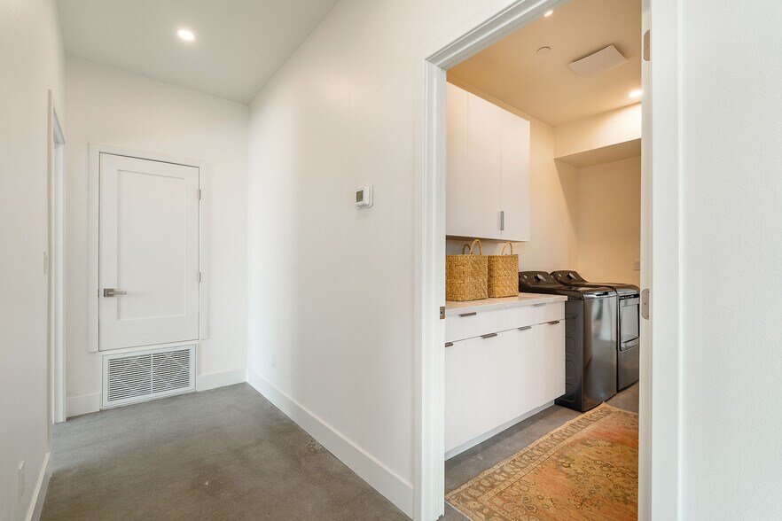 Building Photo - 361 W Sunview Ave