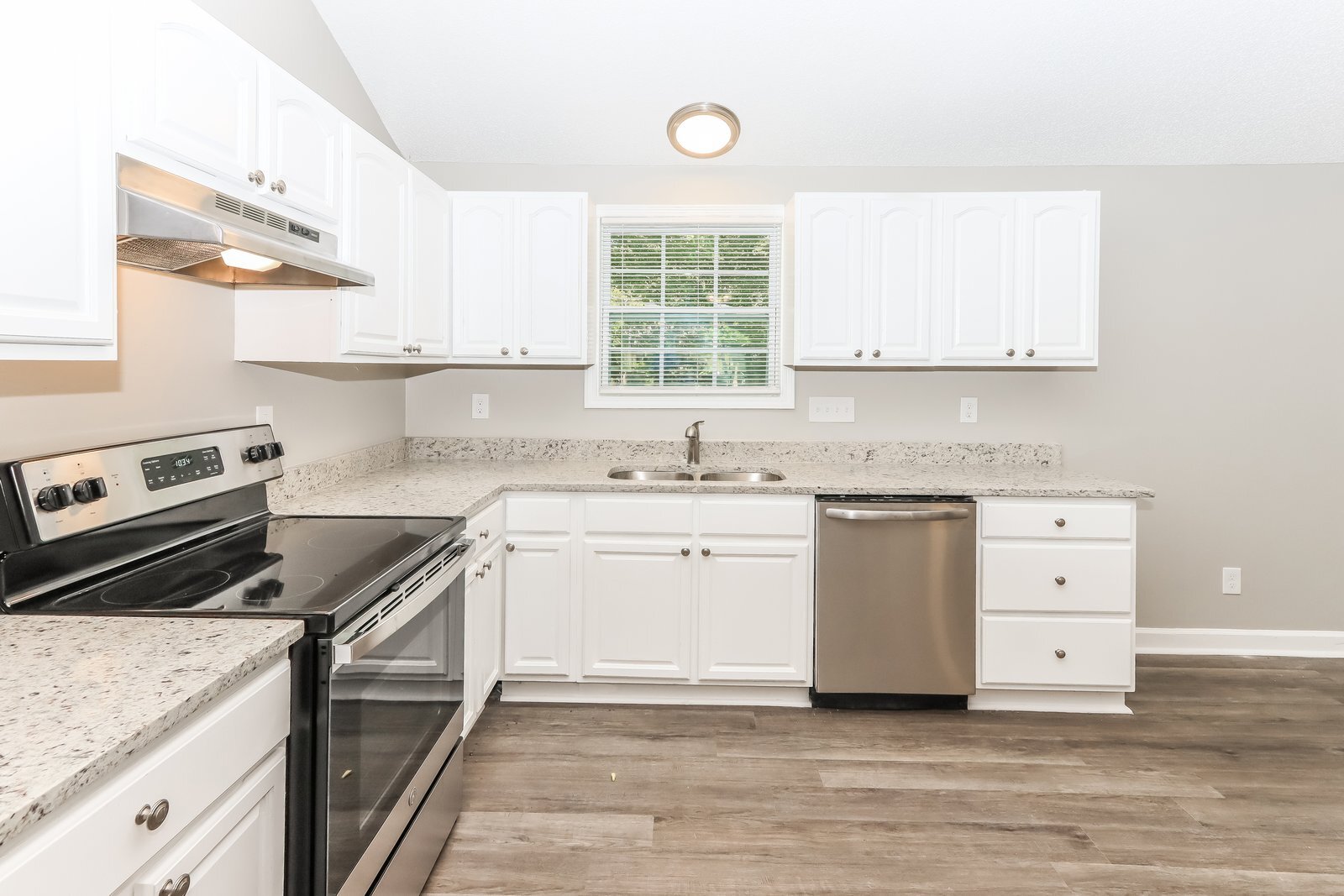 Building Photo - 200 Sunstede Rd