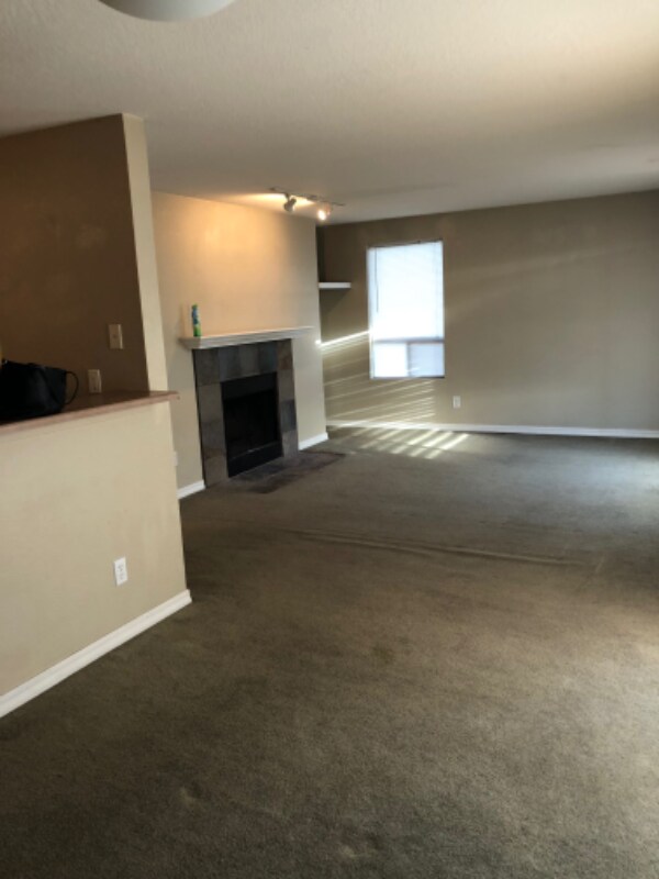 Building Photo - 1700 W Sunn Fjord Ln