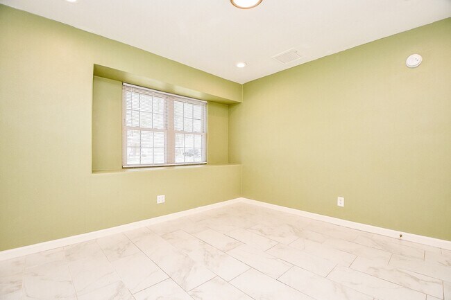 Building Photo - 15711 Pine Mountain Dr