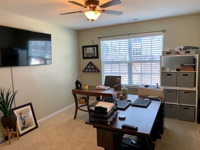 Building Photo - 130 Spring Pine Ln