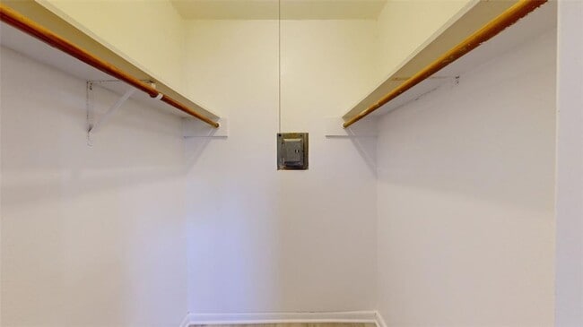 Building Photo - 500 Foch St