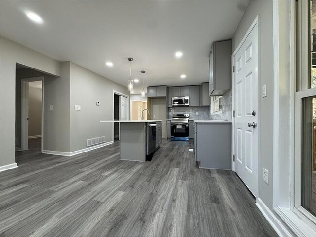 Building Photo - 3489 Creighton Rd SW