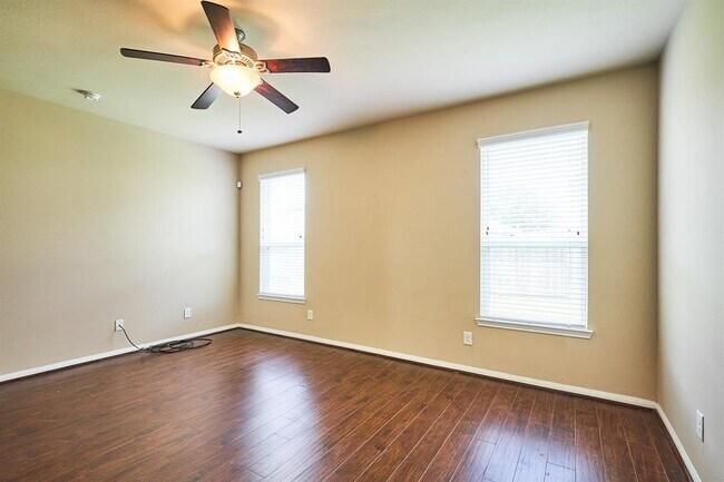 Building Photo - 1218 Maple Ace Dr