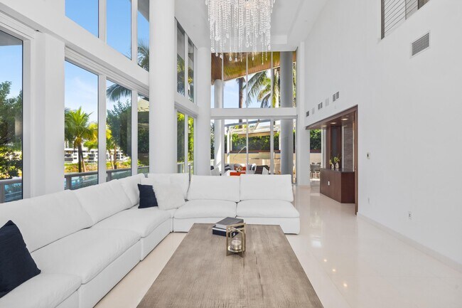 Building Photo - 1000 S Ocean Blvd