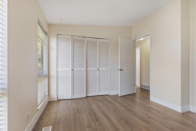 Building Photo - 7841 Da Vinci Dr