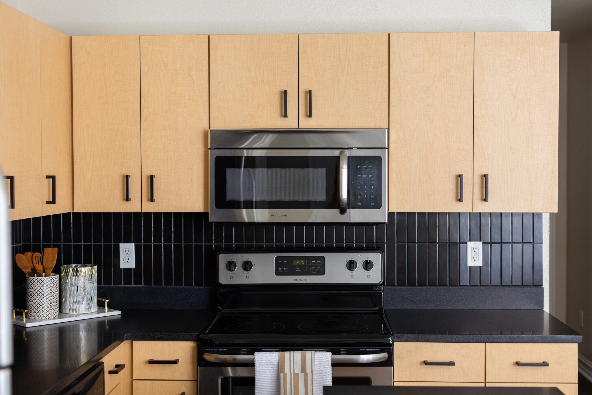 Building Photo - 222 S Main St