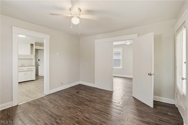Building Photo - 515 E 143rd St