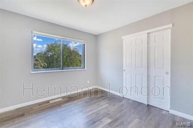 Building Photo - 5227 Suntrail Dr