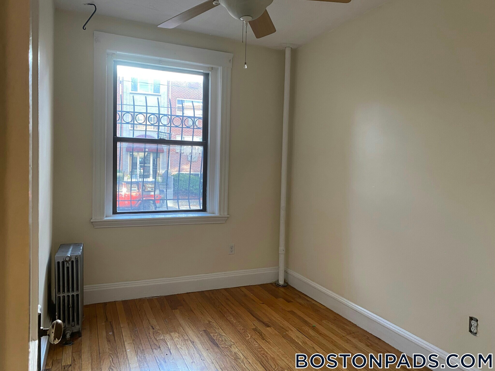 Building Photo - 240 Kelton St