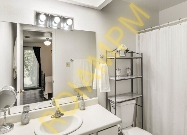 Building Photo - Charming 3 Bed, 2 Bath Home in PRIME Twin Falls Location – $1,800/Month