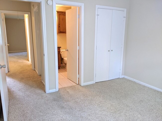 Building Photo - IMMEDIATE MOVE IN!!!  AMAZING 4 BED/3.5 BA...