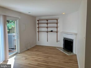 Building Photo - 10195 Valentino Dr