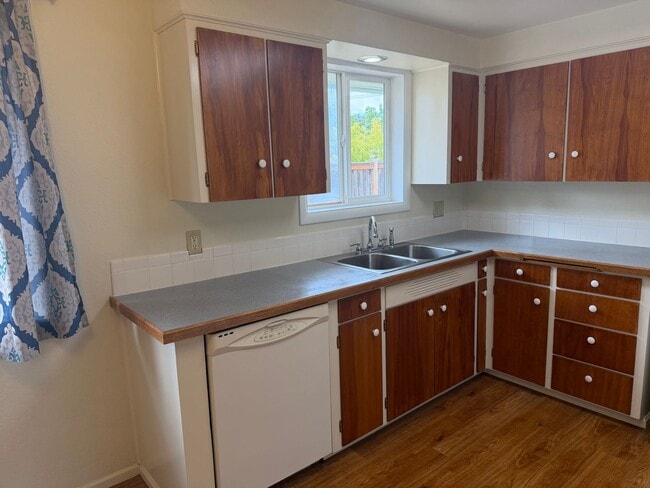 Building Photo - 1560 N 7th St