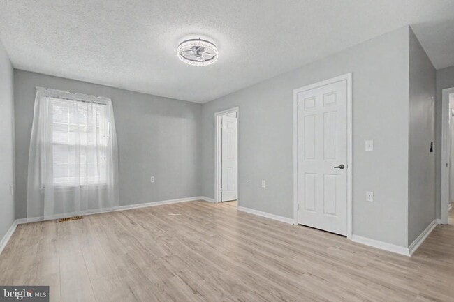 Building Photo - 2615 Point Lookout Cove
