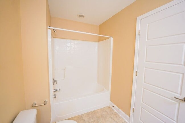 Building Photo - 252 Cottonham Ct