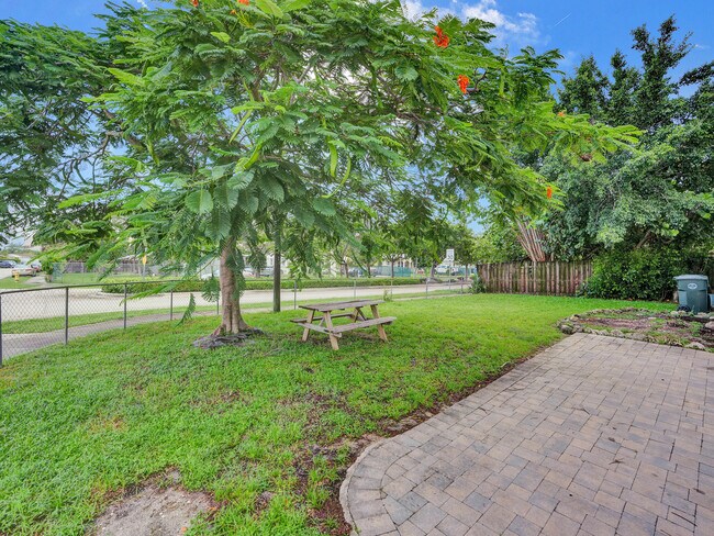 Building Photo - 601 NE 59th Ct