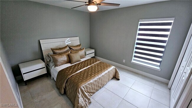 Building Photo - 1156 SW 40th Terrace