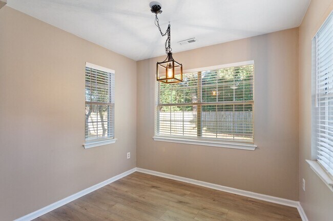 Building Photo - 1470 Berkshire Dr