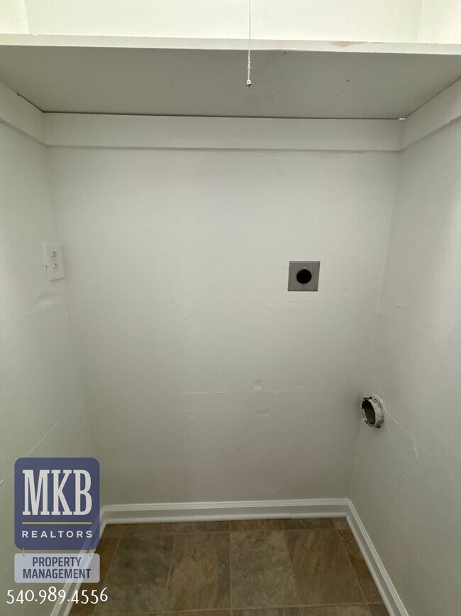 Building Photo - Ruddell Road Triplex