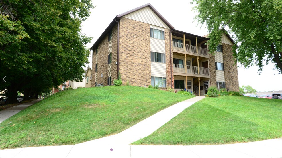 Hawkeye Park 432 S Dubuque St Iowa City IA 52240 Apartment Finder