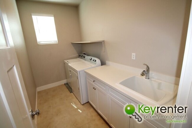 Building Photo - 3234 Sher Ct