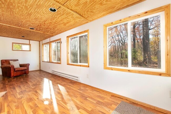 Building Photo - 2909 Meadow Ln
