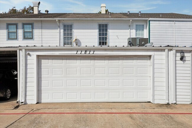 Building Photo - 11811 Algonquin Dr