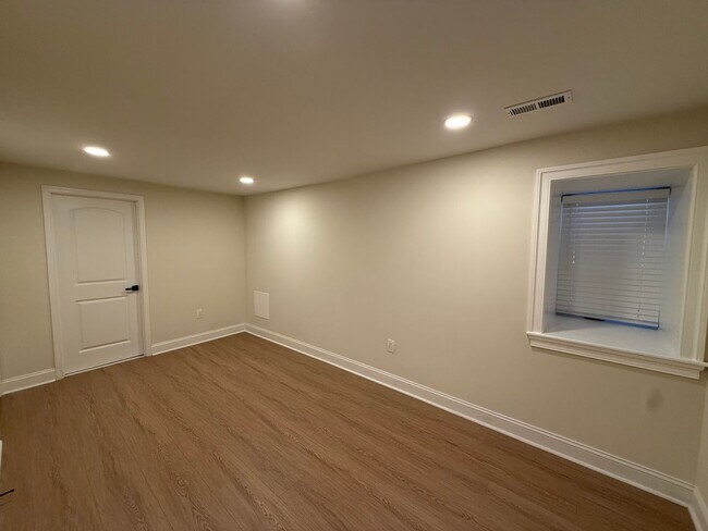 Building Photo - 1402 S 54th St