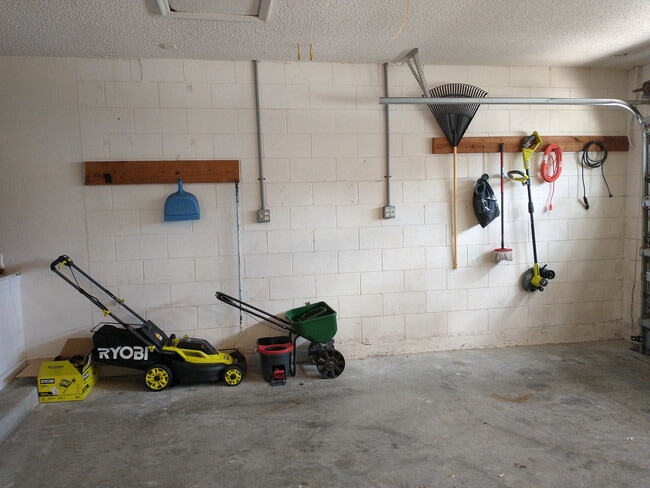 Building Photo - 8042 Tabby Ln