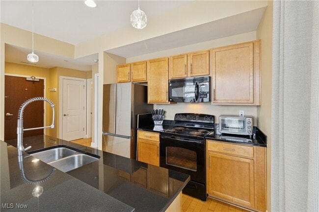 Building Photo - 55 E College St