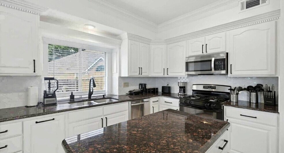 Building Photo - 5795 Brighton Ct