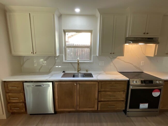 Building Photo - 2716 Carlton Way