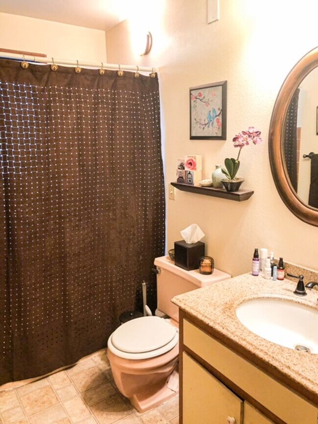 Building Photo - Great location in Milwaukie, OR! 3 bedroom...