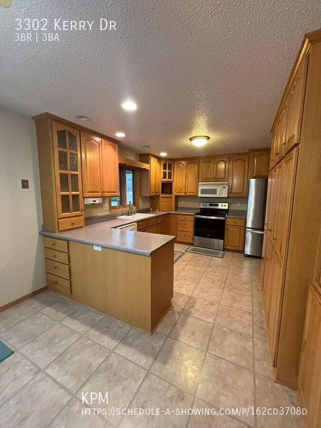 Building Photo - 3302 Kerry Dr