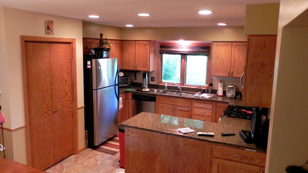 Building Photo - 2901 Highland Dr