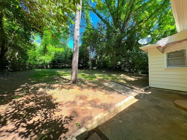 Building Photo - 3141 Columbus Cir