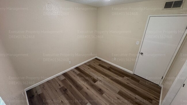 Building Photo - 709 Deseret Way