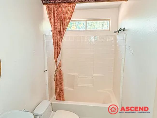 Building Photo - 4 Bedroom Home In R0sedale!!