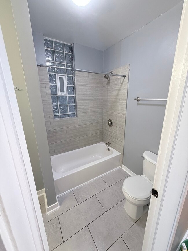 Building Photo - 3140 W Fulton Blvd