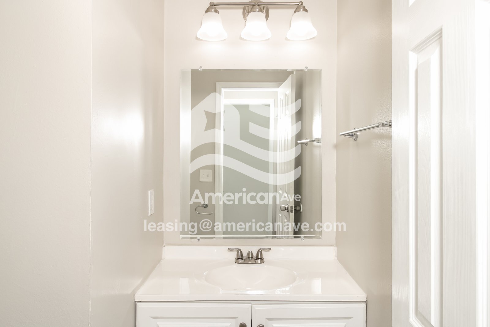 Building Photo - 402 Castle Ridge Dr