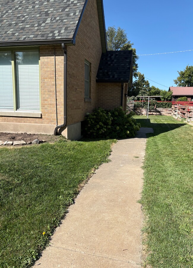 Building Photo - Alisha’s House Unit B