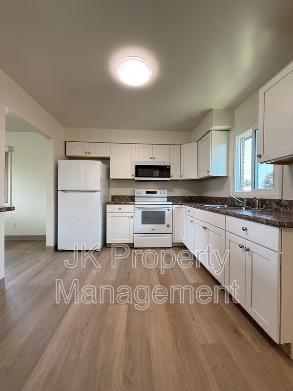 Building Photo - 236 21st Ave NW