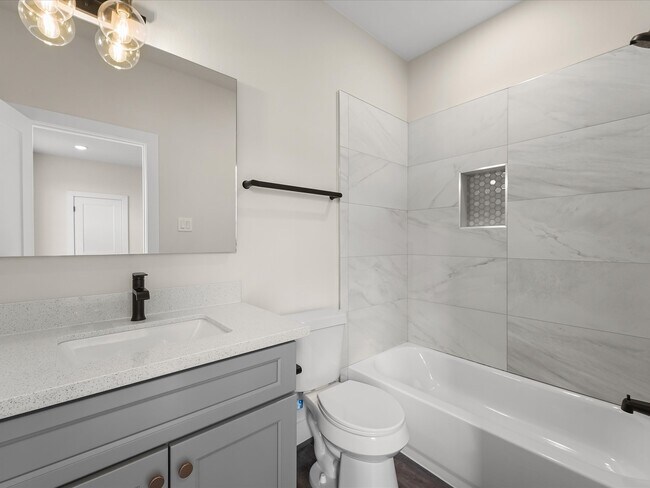 Building Photo - 3903 Pinemont Dr